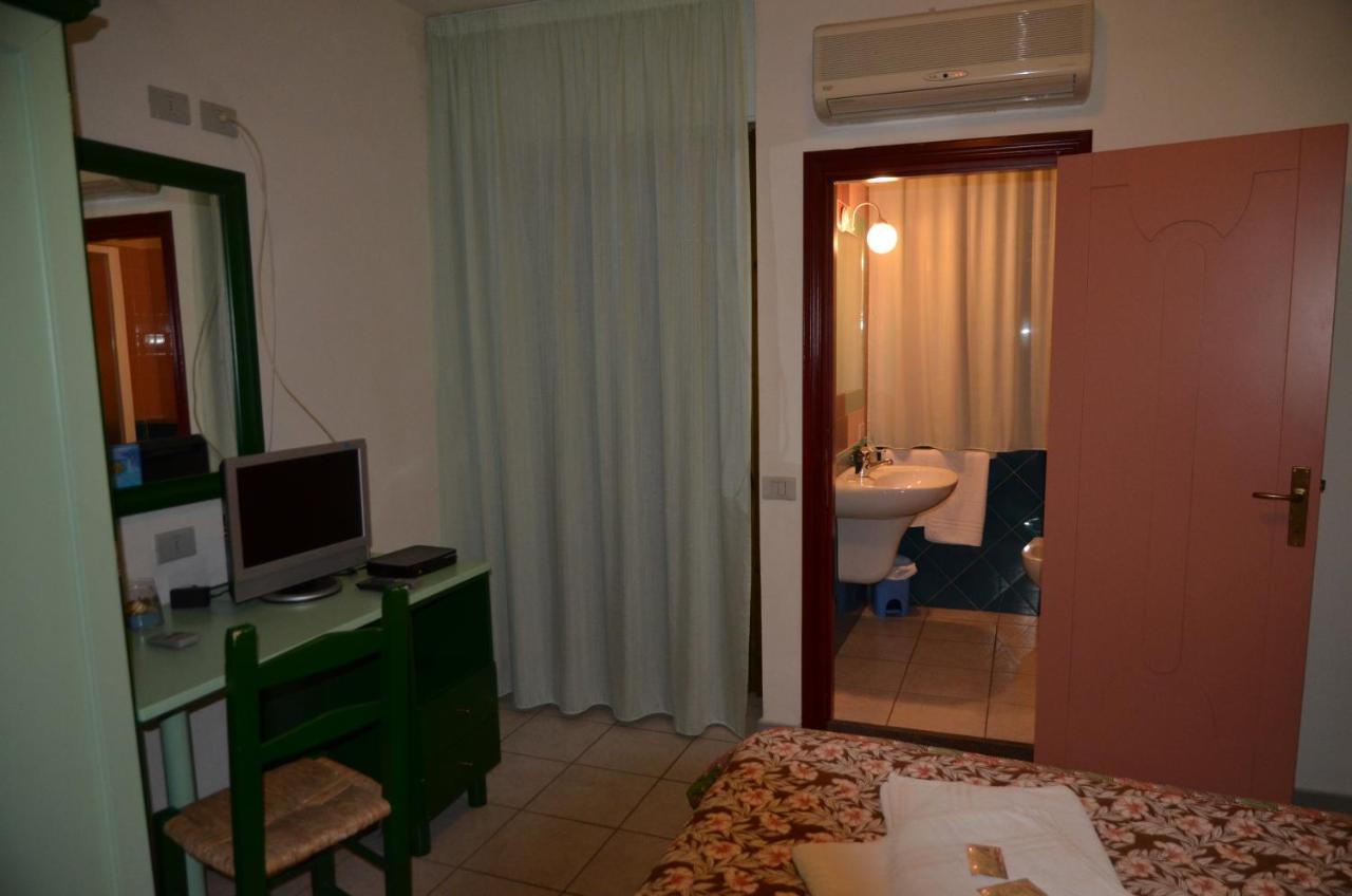 S'Ustiarvu- Nuova Gestione Hotel Cala Liberotto Buitenkant foto